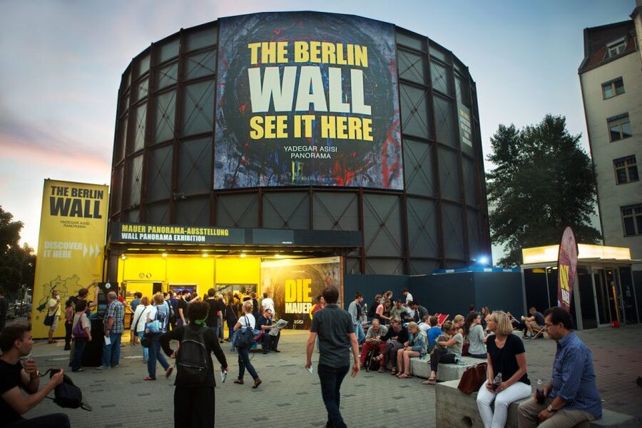 THE WALL: asisi Panorama Berlin Ticket - Walking Into asisi Panorama Berlin on Friedrichstraße