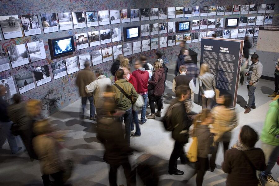 THE WALL: asisi Panorama Berlin Ticket - What the free key folder helps you do (and why it matters)