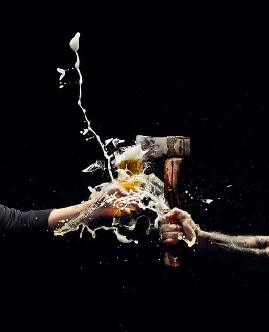 Throw axes & enjoy drinks in Cologne's first axe-throwing bar - Games, friendly competition, and the trick throw moment