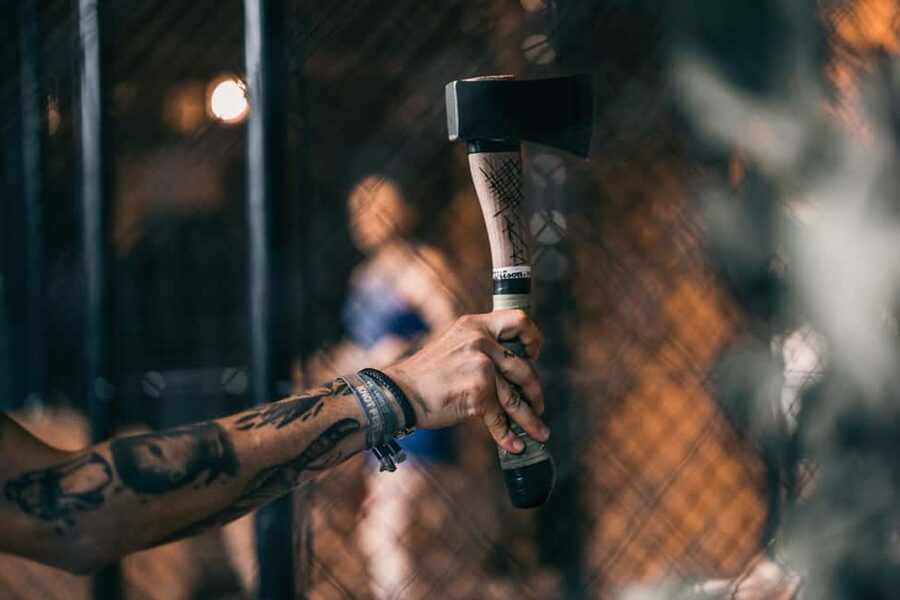 Throw axes & enjoy drinks in Cologne's first axe-throwing bar - Drinks at an axe bar: craft beer vibes, and what might cost extra