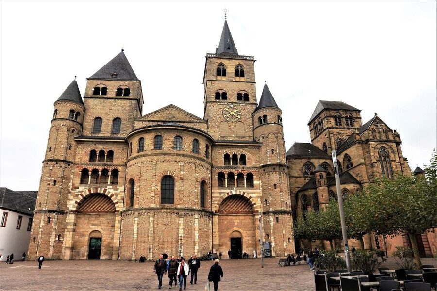 Trier: Private Guided Walking Tour - House of the Three Magi: when a building becomes a story