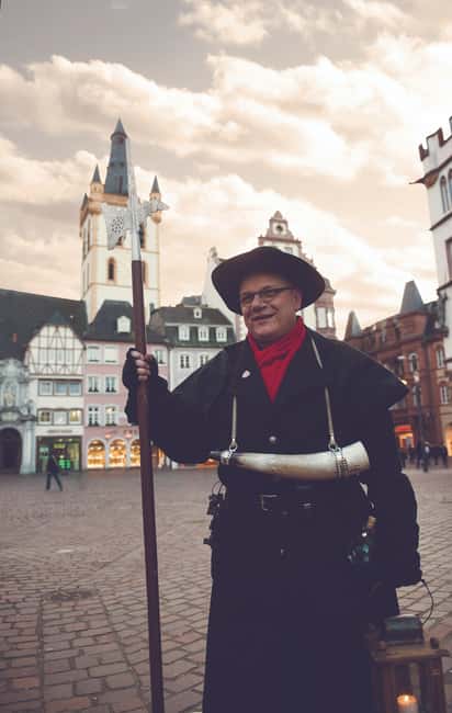 Trier: Tour with the Trier Night Watchman - Costume Tour - Trier at night: what the night watchman tour feels like