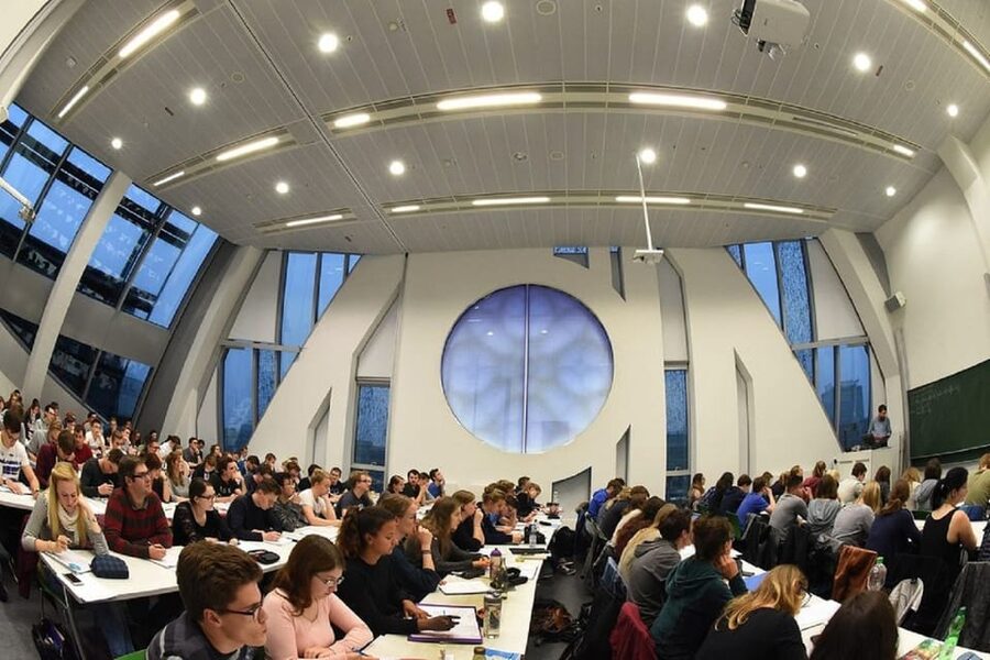 University of Leipzig: Guided Campus Walking Tour - Augustusplatz: where old university roots meet new buildings