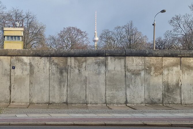 Walking on the Wall: 3-Hour Tour in Berlin - Where you meet, and why the start feels a little odd