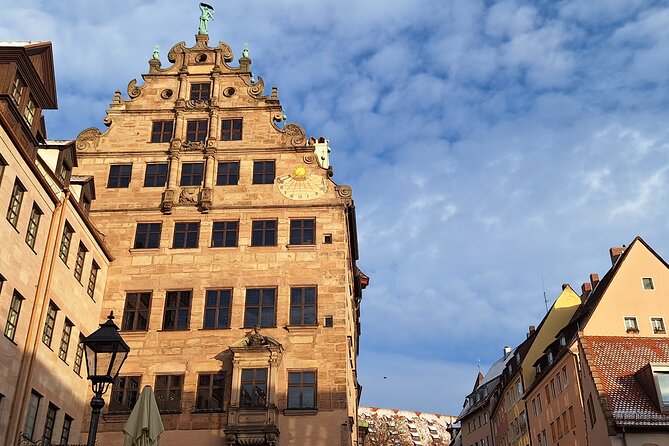 Walking tour Nuremberg - Stop 1: Der Schöne Brunnen and the Late 14th-Century Legend