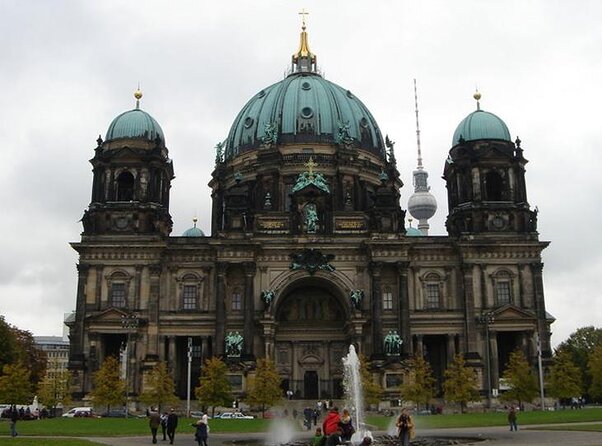 Warnemuende Shore Excursion: Private Berlin Tour - Key takeaways