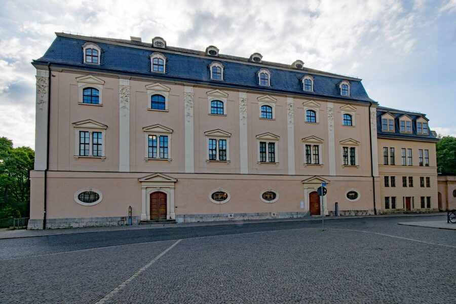 Weimar: Die Highlights auf eigene Faust entdecken - The castle and Ilm park walk: ending with a breather