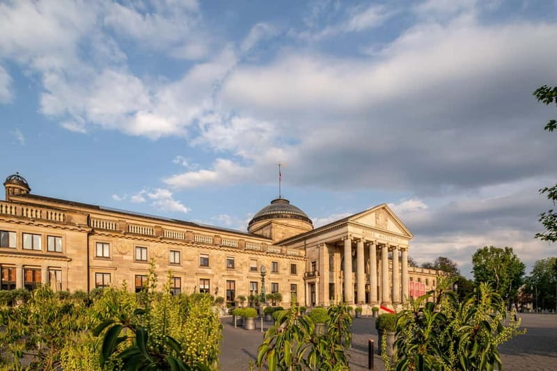 Wiesbaden: Schnuppertour - public tour - Kurhaus: the old-world spa centerpiece, explained in plain terms